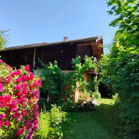 Gemuetliche Mit Kamin Und Garten Apartmán *